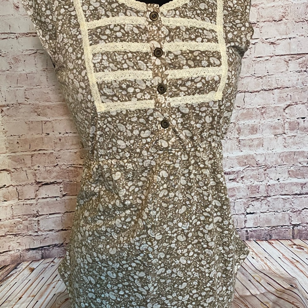Large flower pattern top